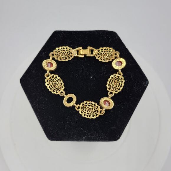 VINTAGE Cameo Fleur de Lis Bracelet Gold Tone Lace Victorian Shell Silhouette - Picture 2 of 7
